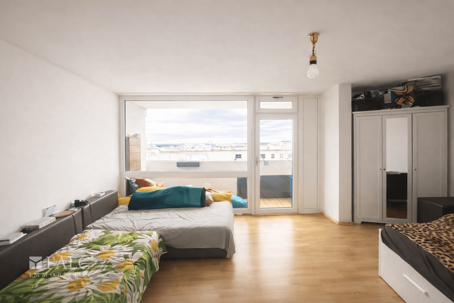 Wohn- und Schlafzimmer